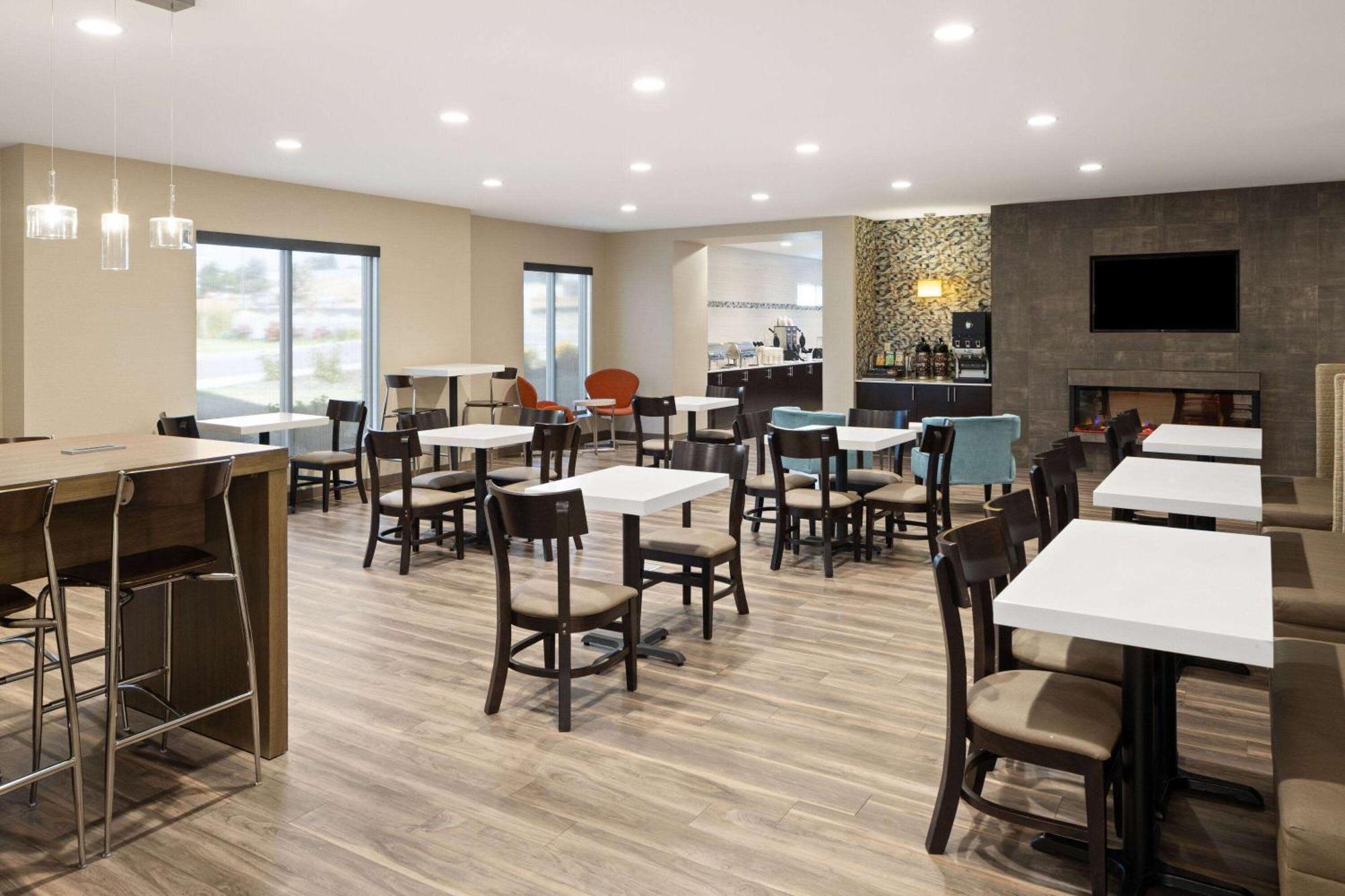 La Quinta Inn & Suites By Wyndham Wenatchee Exterior photo