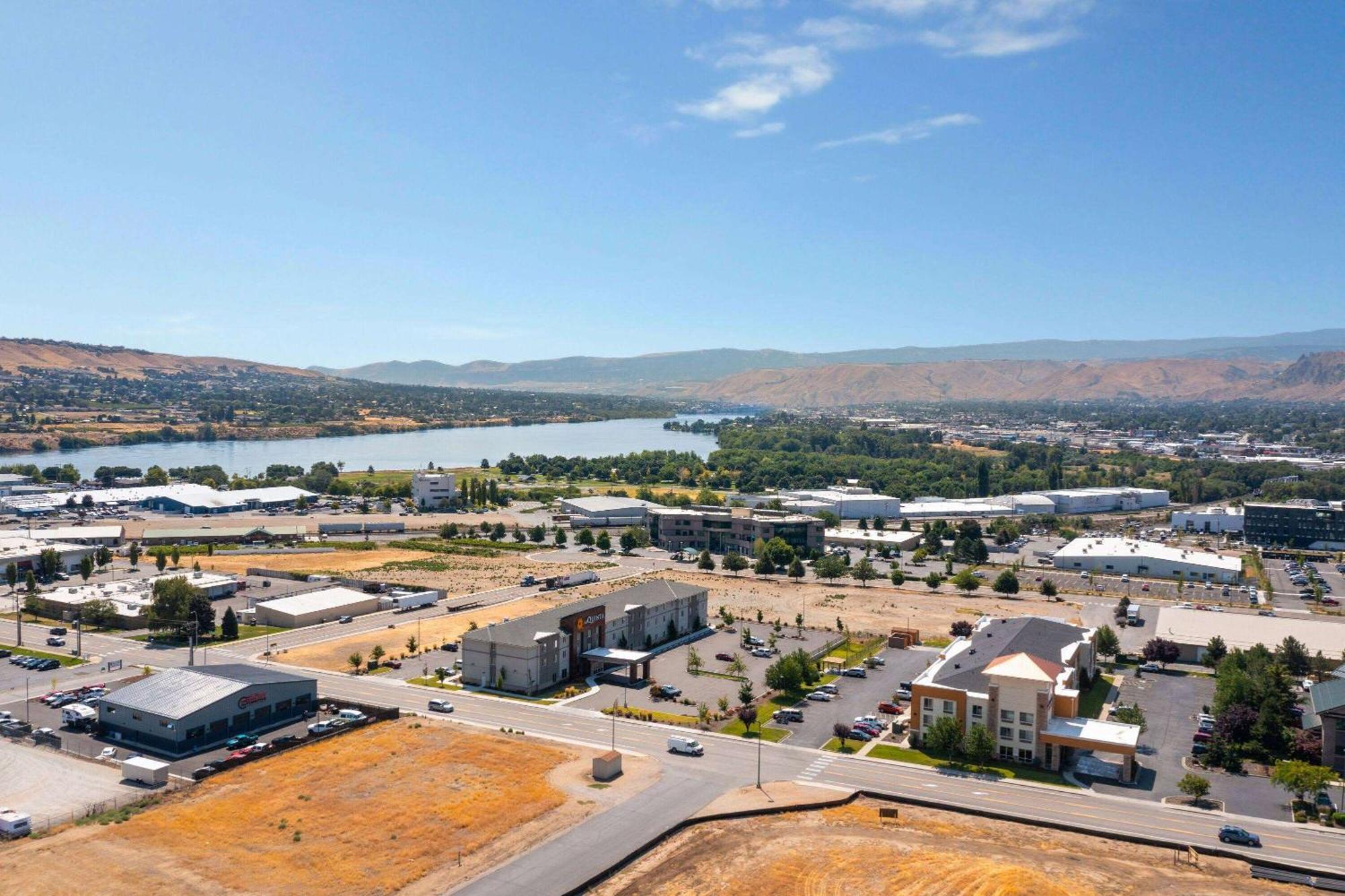 La Quinta Inn & Suites By Wyndham Wenatchee Exterior photo